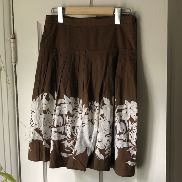 Bcbgmaxazria brown skirt with white flowers size 0 - Picture 1 of 4